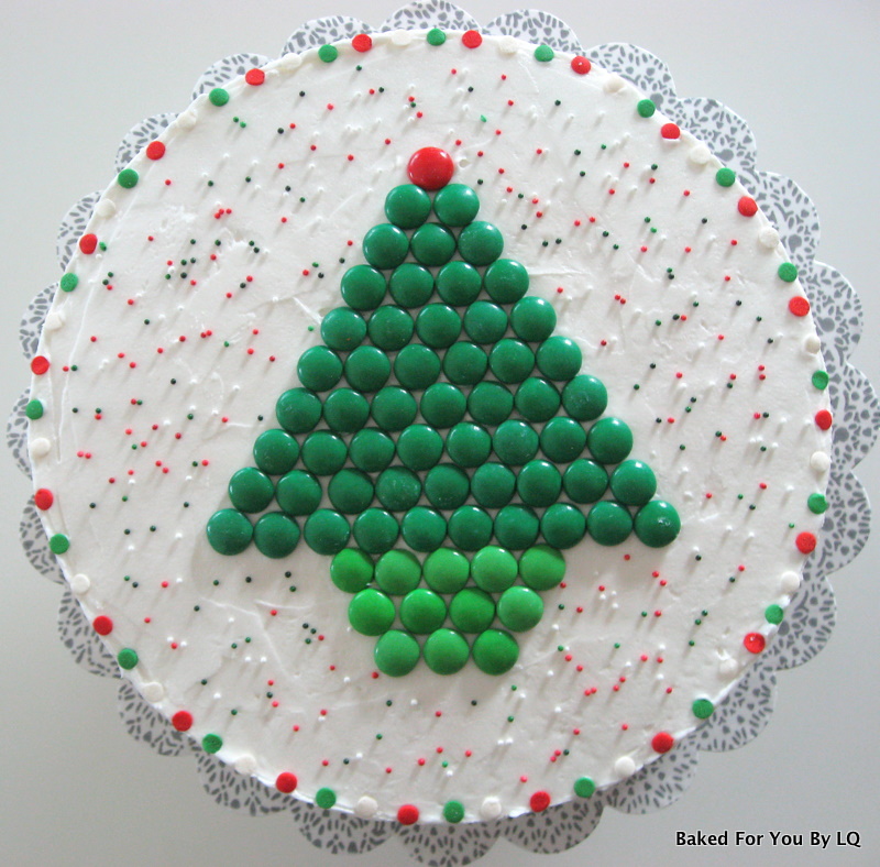 Decorating a Christmas Tree Cake