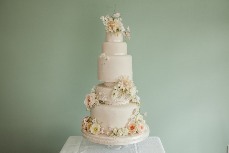 Fiona Cairns Wedding Cake