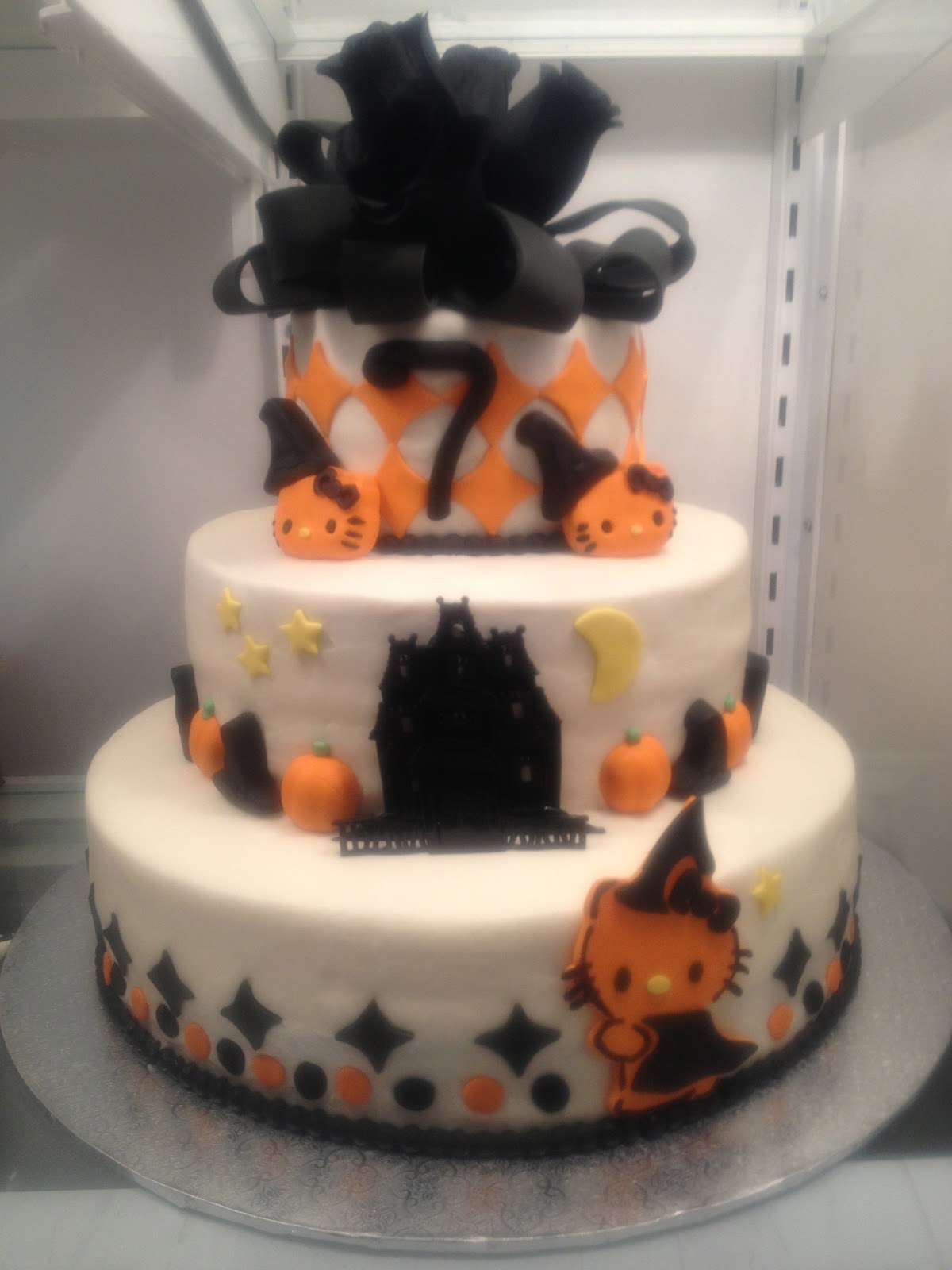 Halloween Hello Kitty Cake