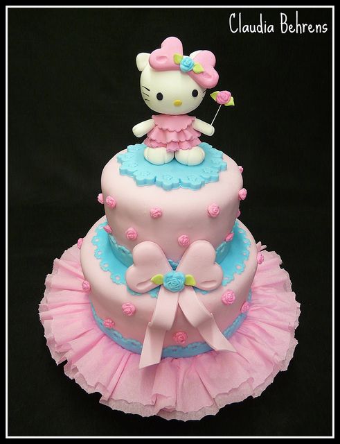 Hello Kitty Cake