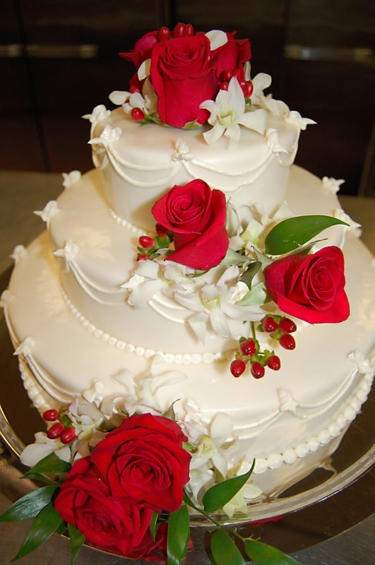 Red Rose Wedding Cake