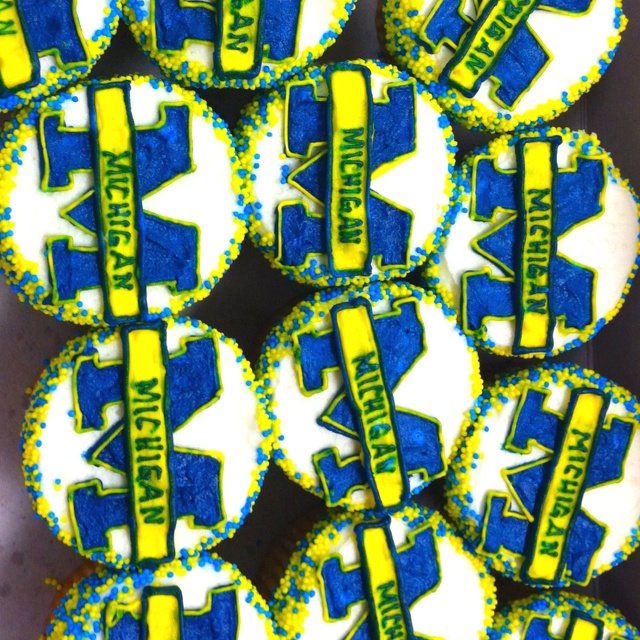 University of Michigan Themed Cupcakes