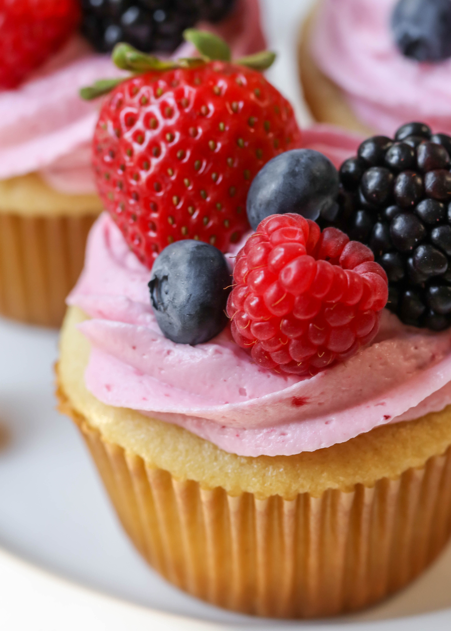 Vanilla Cupcakes with Buttercream Frosting