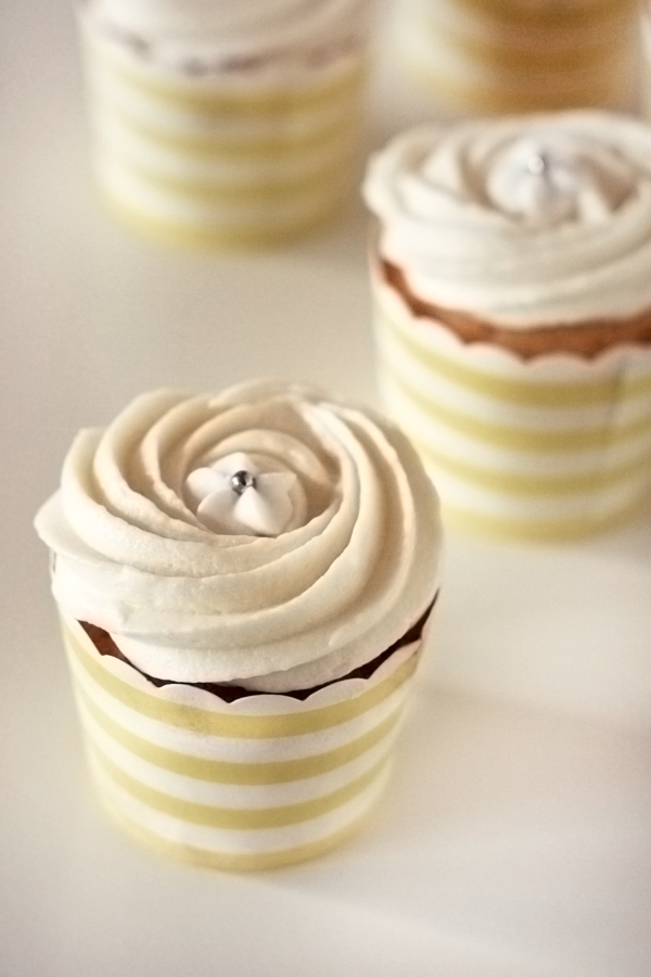 Vanilla Cupcakes with Buttercream Frosting