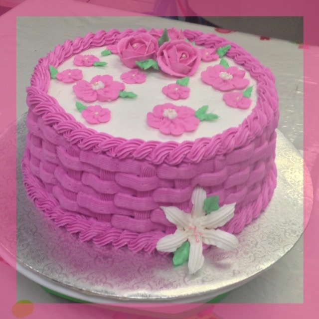 12 Photos of 10 Basketweave Decorated Cakes