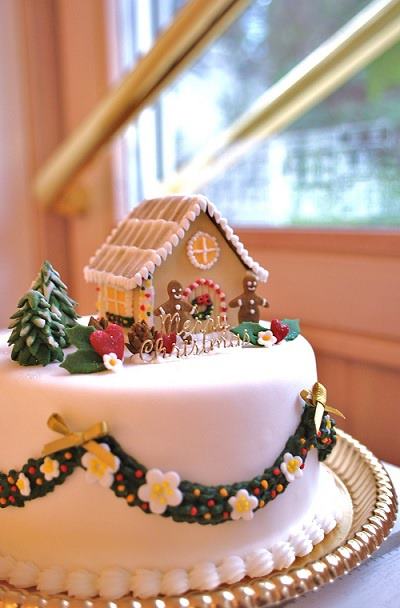 Christmas Gingerbread House Cake