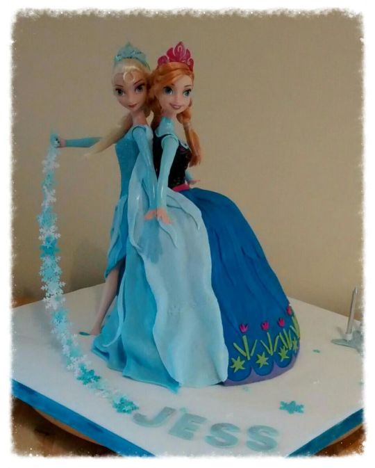 Frozen Anna and Elsa Doll Cakes