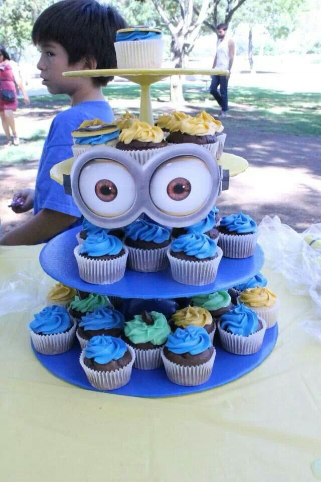 Minion DIY Cupcake Stand