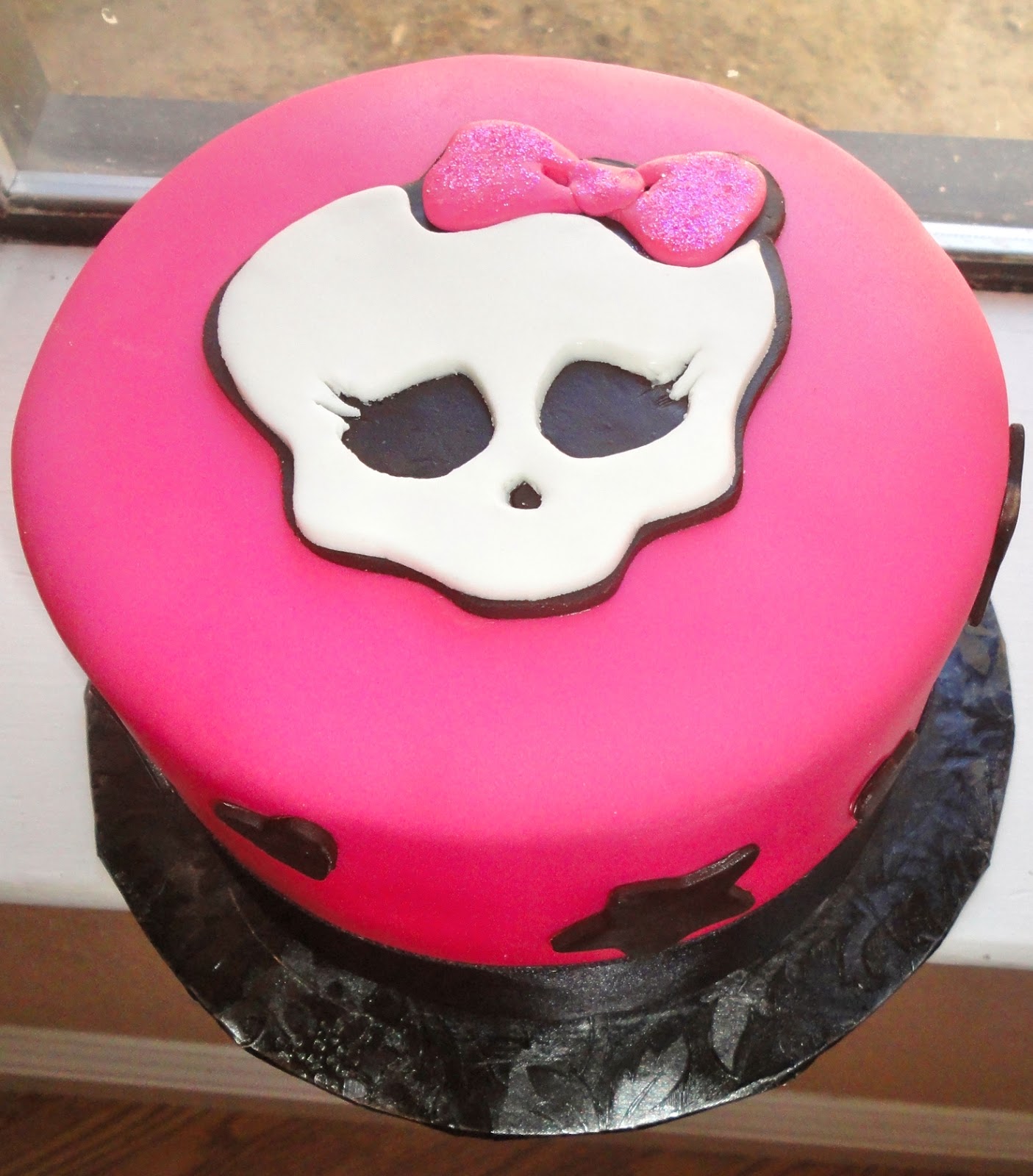 Monster High Cake and Cupcakes