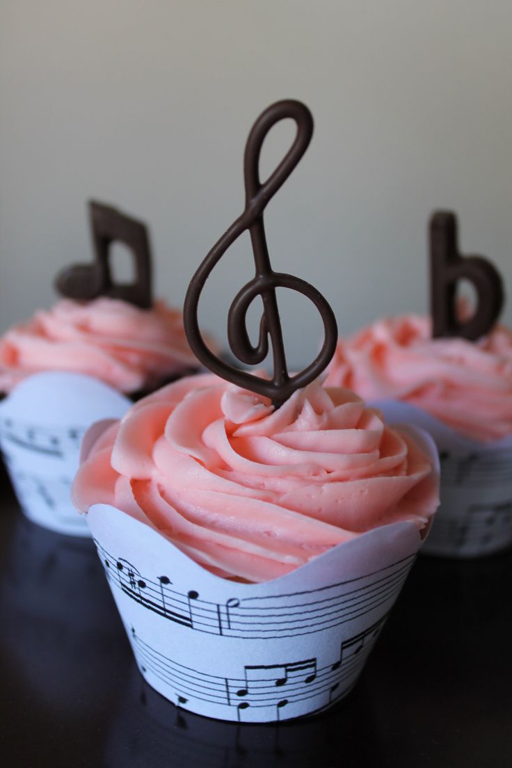 Music Note Cupcake Cake