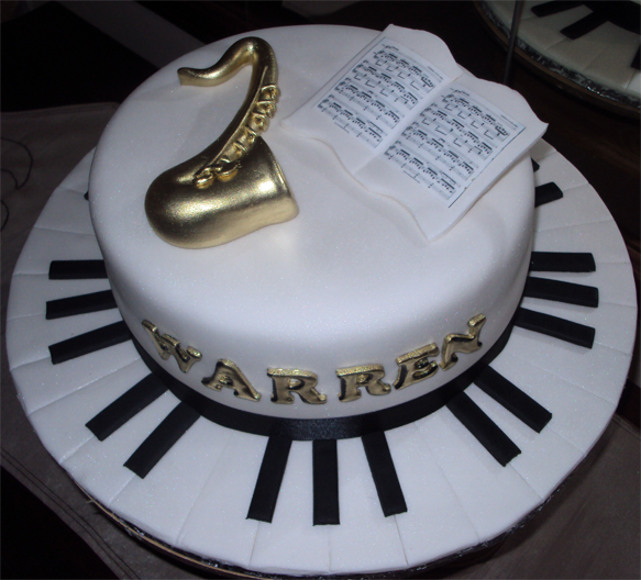 9 Photos of Cakes Shaped Like Music Instruments