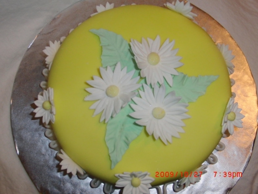 Out of Fondant Cakes with Daisies