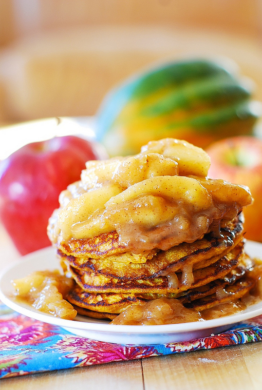 5 Photos of Pancakes With Apple Topping