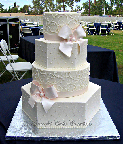 11 Photos of Elegant Round Buttercream Cakes