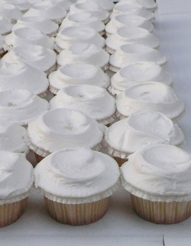 Simple Wedding Cake Cupcakes