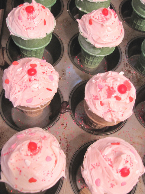 Valentine's Day Ice Cream Cone Cupcakes