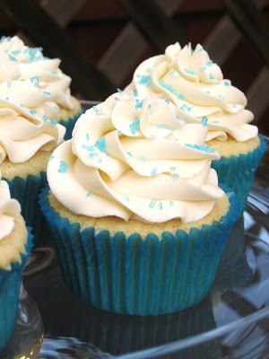 Vanilla Cupcakes with Buttercream Frosting