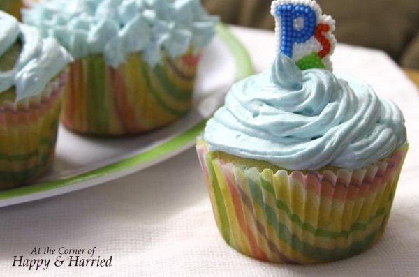 Vanilla Cupcakes with Buttercream Frosting