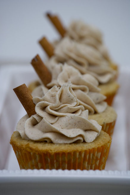 Vanilla Cupcakes with Buttercream Frosting