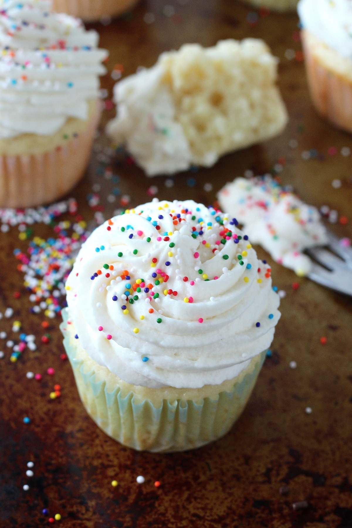 Vanilla Cupcakes with Buttercream Frosting