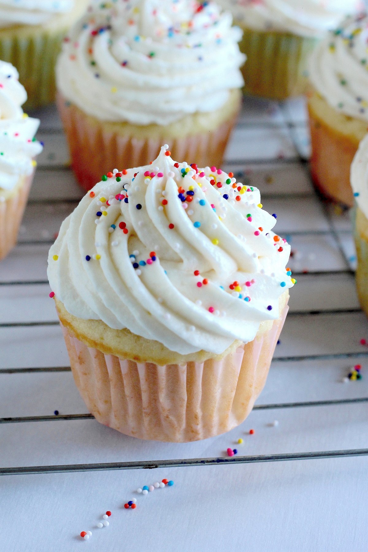 Vanilla Cupcakes with Buttercream Frosting