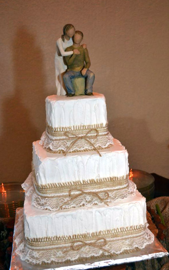 Burlap and Lace Wedding Cake