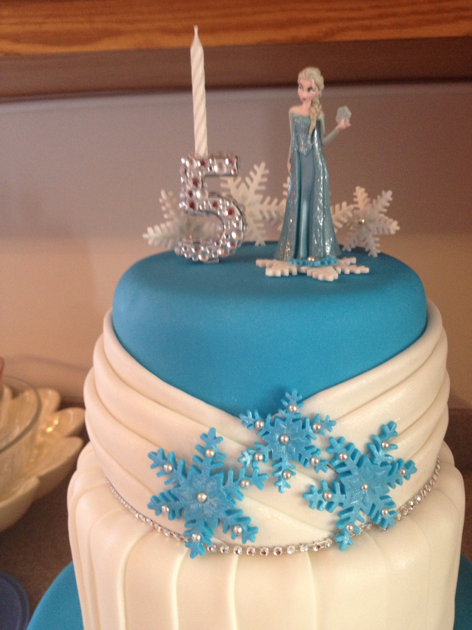 11 Photos of Frozen Themed Birthday Cakes Cool