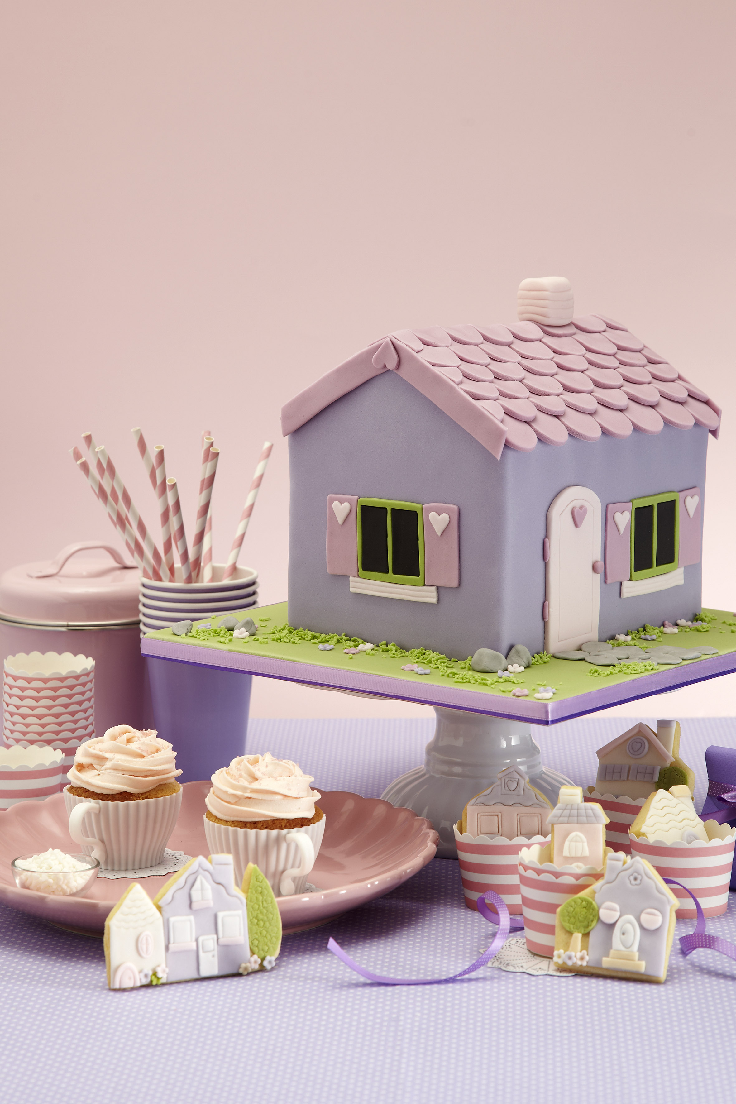 10 Photos of Doll House Shaped Cakes