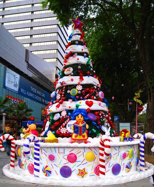 Giant Christmas Tree Cake