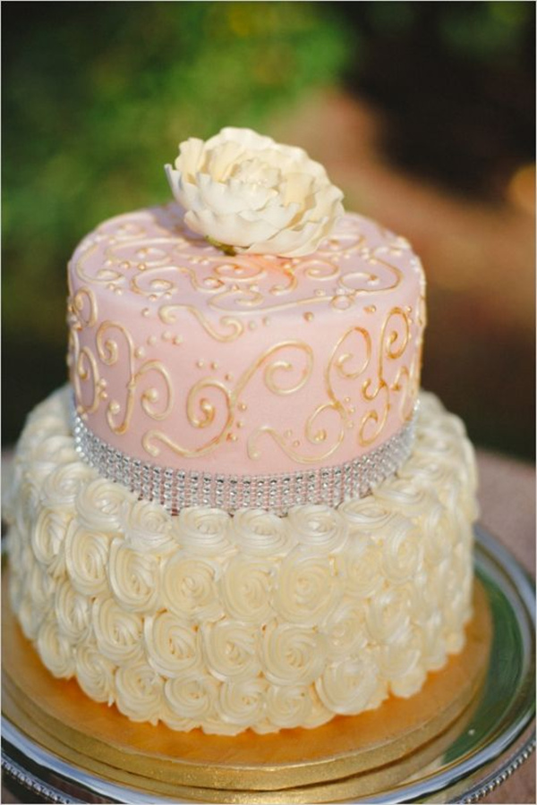 10 Photos of Cream And Red Wedding Cakes