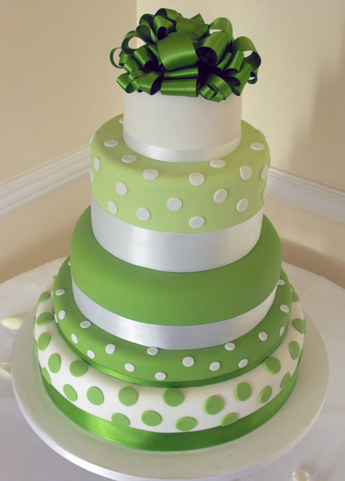 10 Photos of Green Engagement Cakes