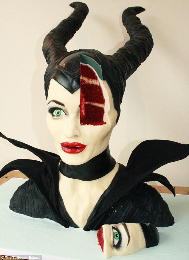 10 Photos of Realistic Disney Cakes