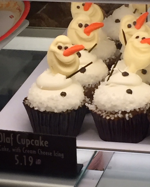 Olaf Disney World Cupcake