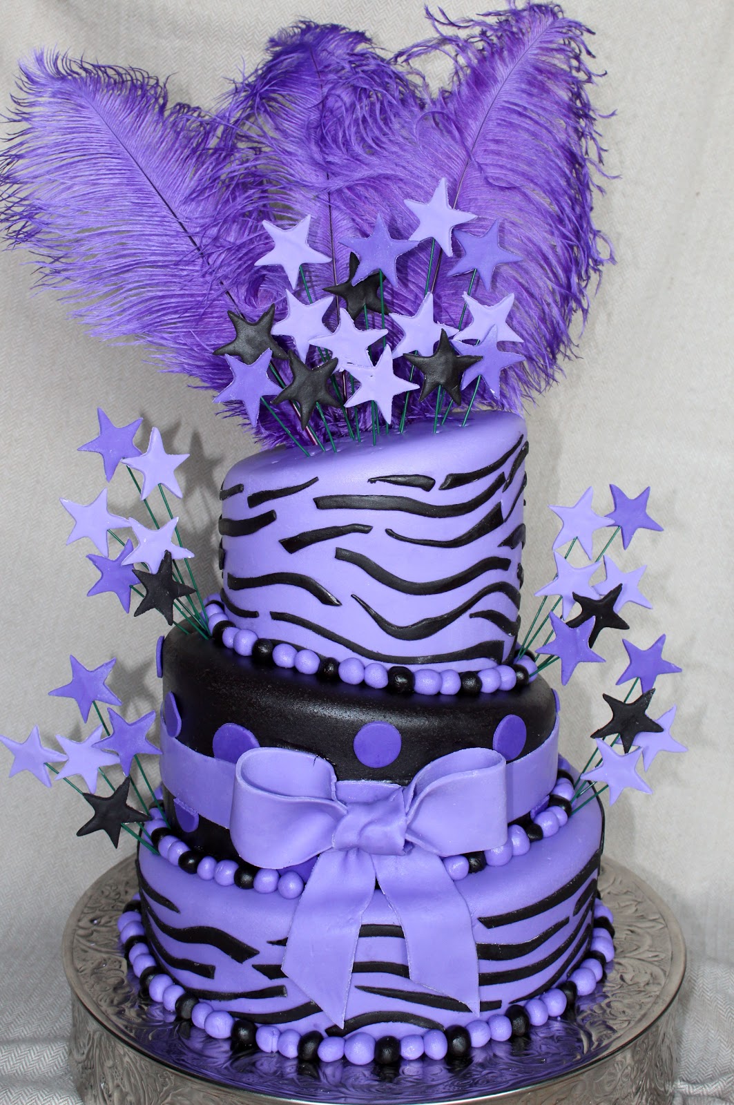 12 Photos of Birthday Cakes With Purple Feathers