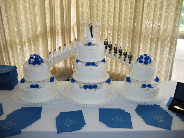 Royal Blue Wedding Cake with Fountain