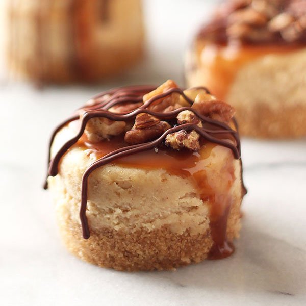 Turtle Mini Cheesecakes with Graham Cracker Crust