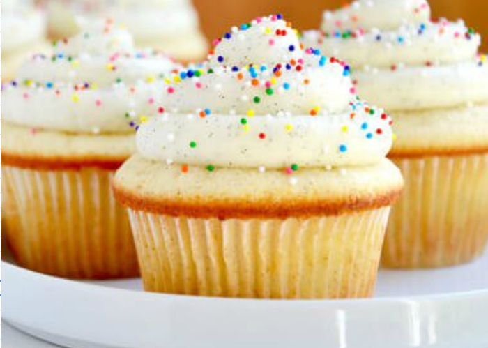 Vanilla Cupcakes with Buttercream Frosting