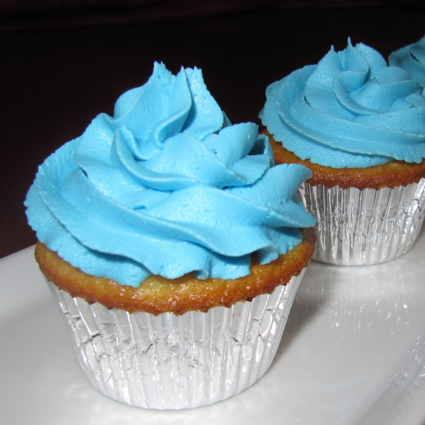 Vanilla Cupcakes with Buttercream Frosting