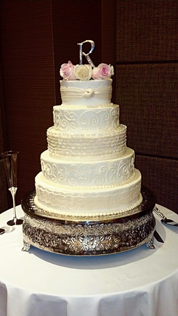 11 Photos of White Buttercream Wedding Cakes With Swirls