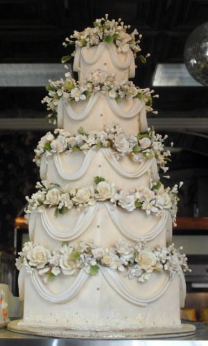 Big Elegant Wedding Cakes