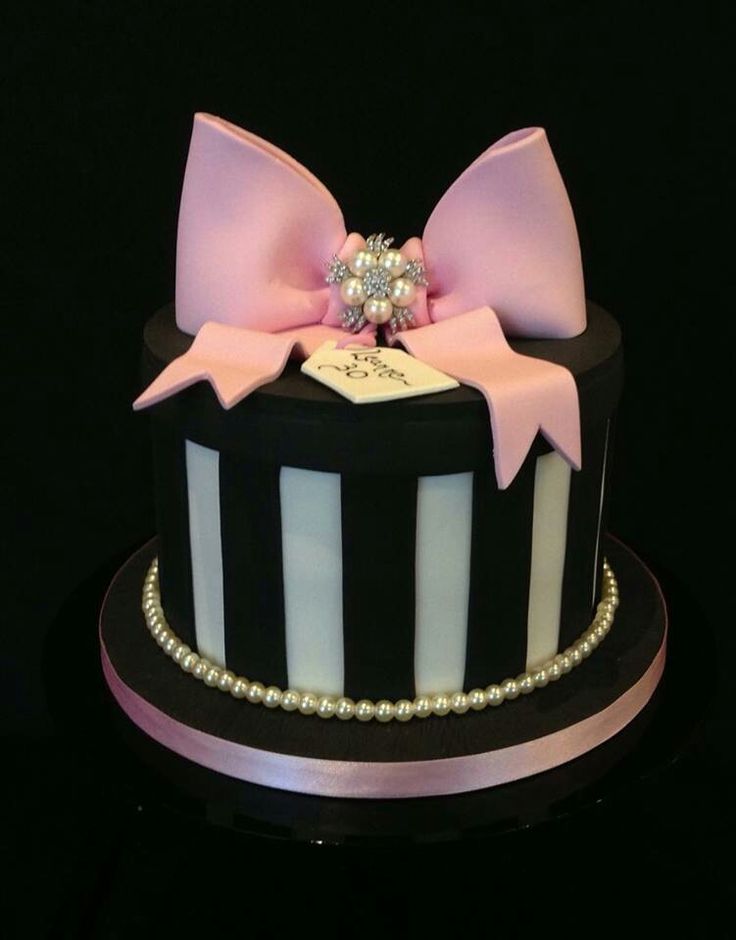 10 Photos of Pics Of Elegant Women's Birthday Cakes