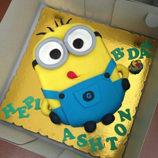 Minion Birthday Cake