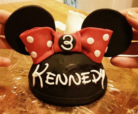 Minnie Mouse Hat Cake Topper