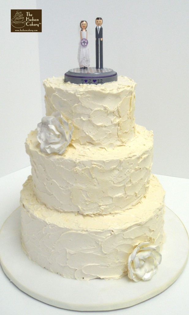 10 Photos of Modern Buttercream Wedding Cakes