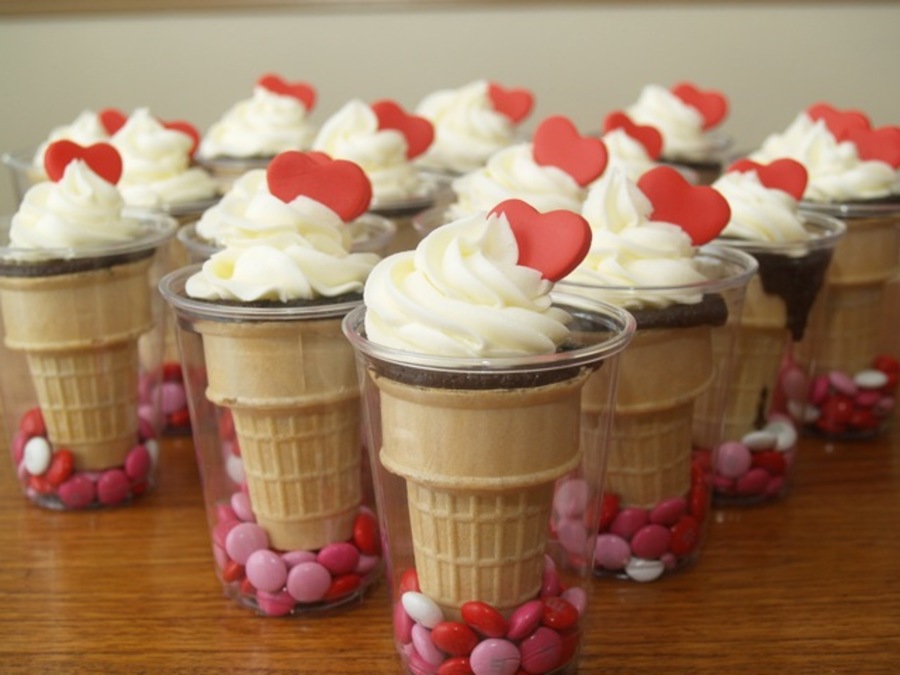 8 Photos of Valentine Ice Cream Cone Cupcakes