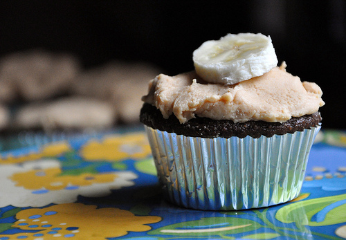 Elvis Banana Peanut Butter Cupcakes