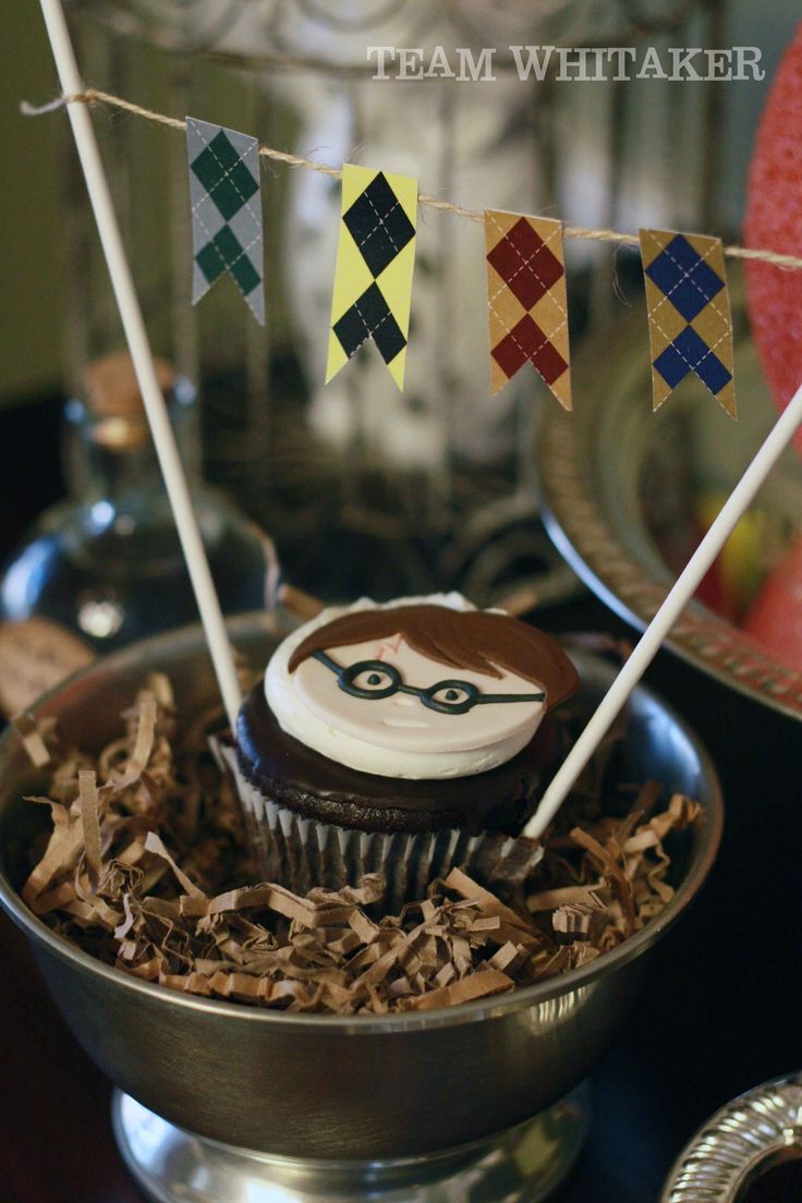 11 Photos of Harry Potter Birthday Party Cupcakes