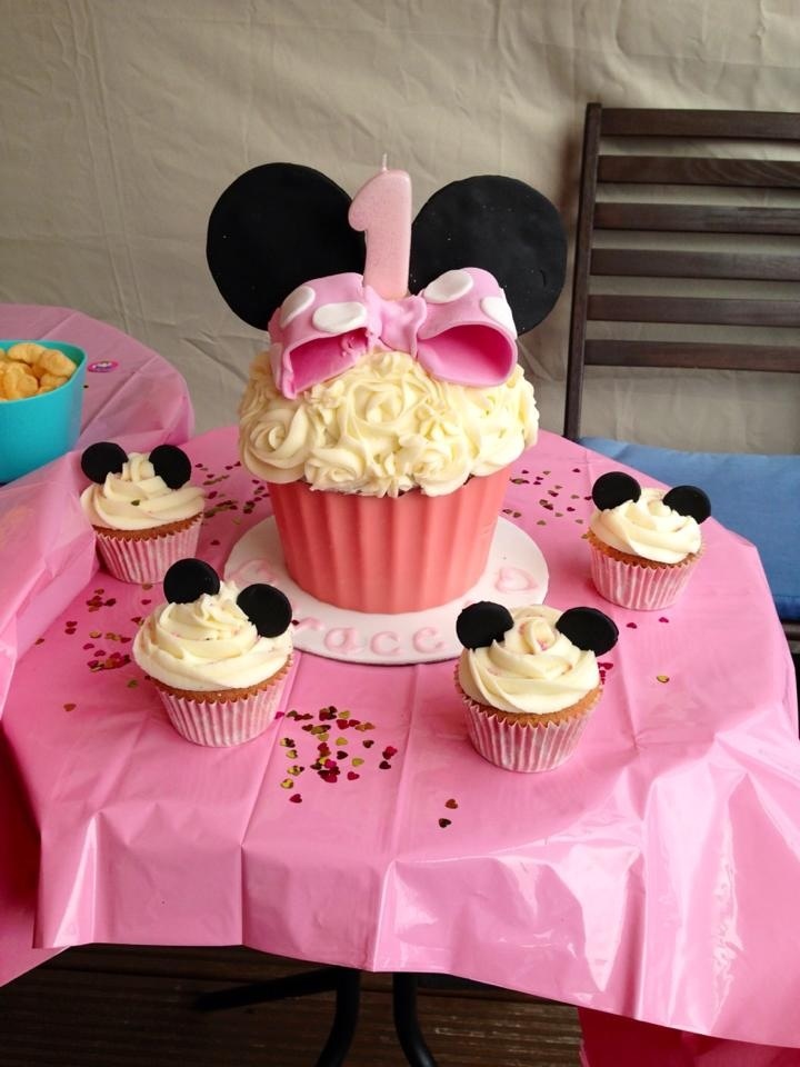 Minnie Mouse 1st Birthday Cupcakes