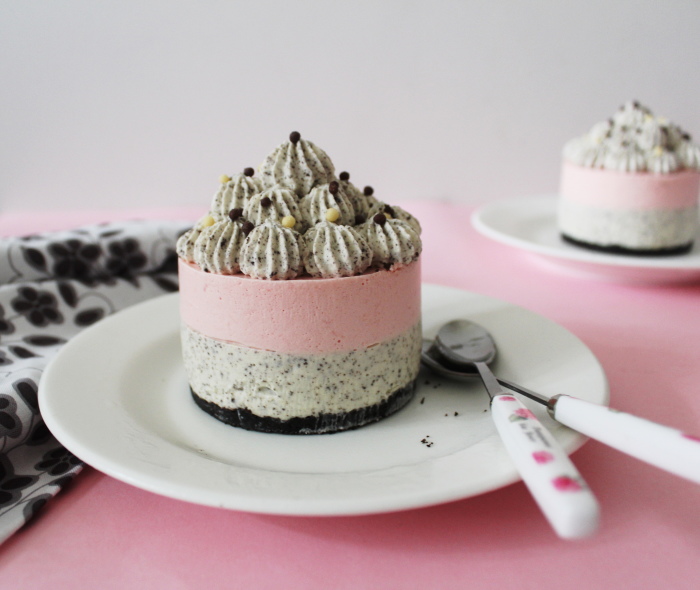 6 Photos of Strawberry Oreo Cheesecake Cupcakes