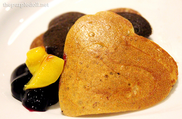 6 Photos of Heart Shaped Pancakes With Mango